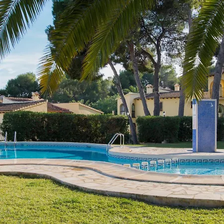 En Con Piscina Apartment *
